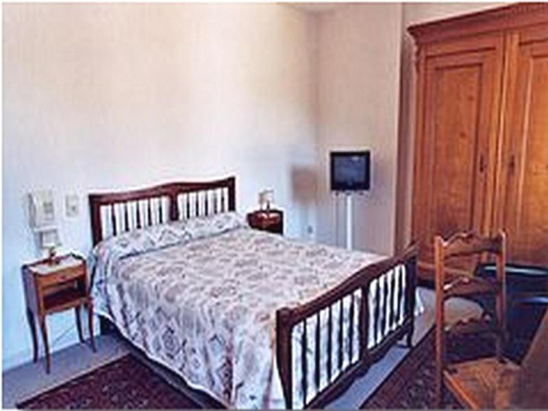 Hotel De Paris Poligny  Pokój zdjęcie